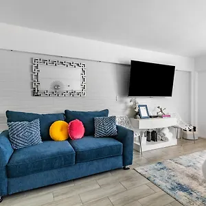 Newly Renovated Oceanfront Studio W/ Balcony - Apartment Daytona Beach