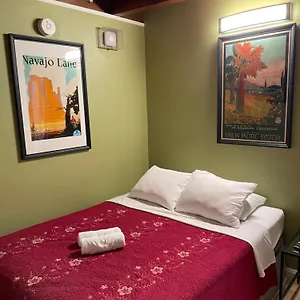 Homestay Private In La With Free Wifi And Tv With Shared Kitchen, Los Angeles